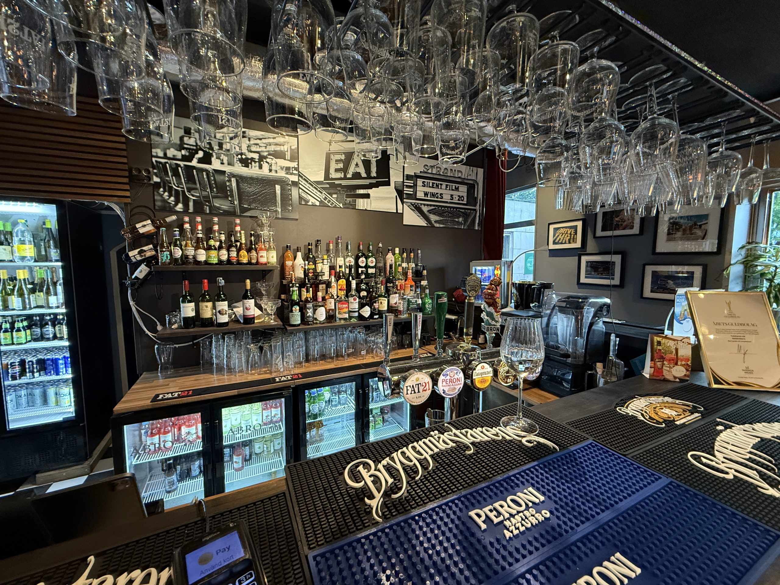 Grill & bar
